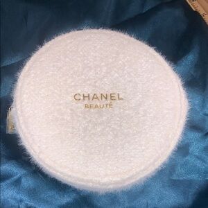 CHANEL Beauté White Textured Pouch New